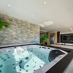 Mediterranean Luxury With Sea Views & Jacuzzi By 360 Estates *