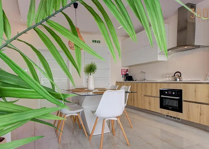 Mediterranean Luxury With Sea Views & Jacuzzi By 360 Estates *